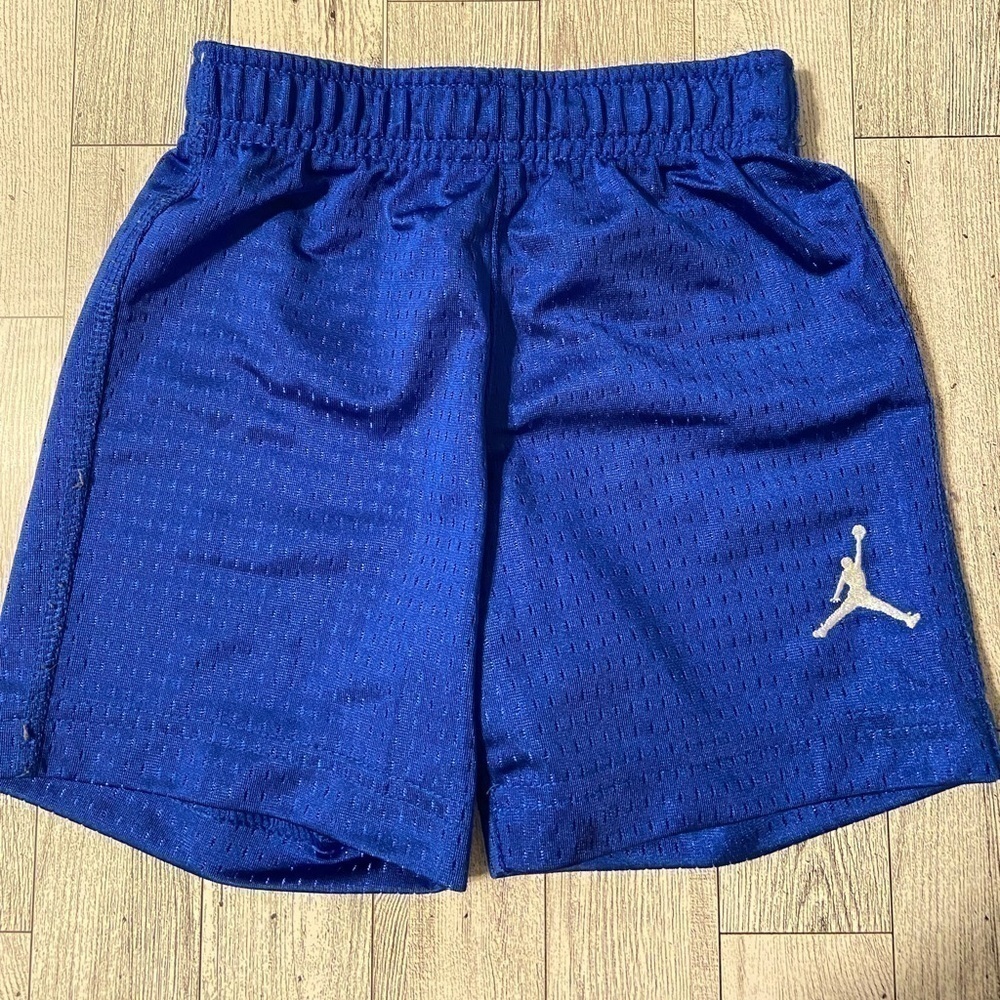 Boys Jordan basketball shorts Size 3T